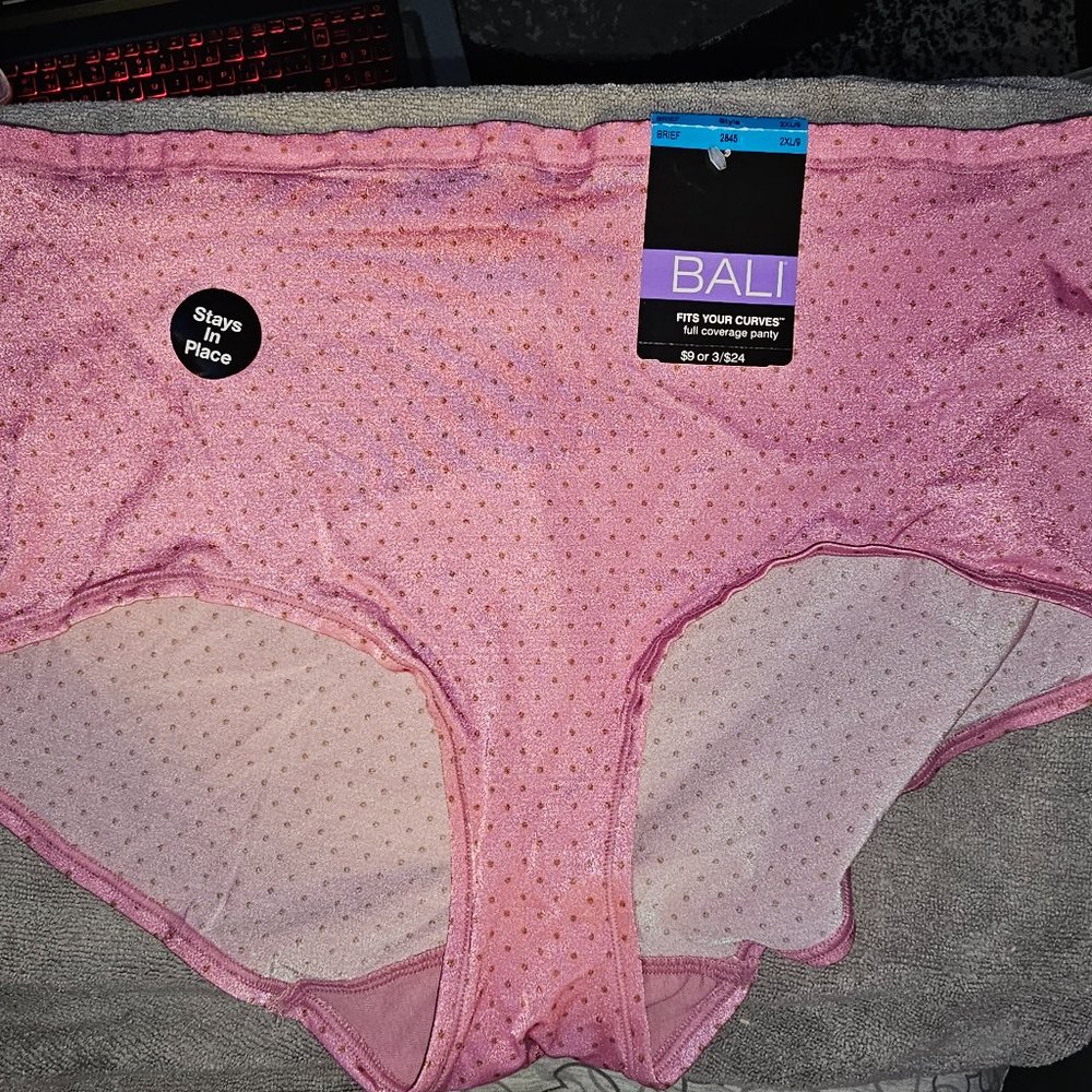 NWT Bali 2XL/9 Pink Dots, Fits Your Curves Brief Full Coverage Panty.